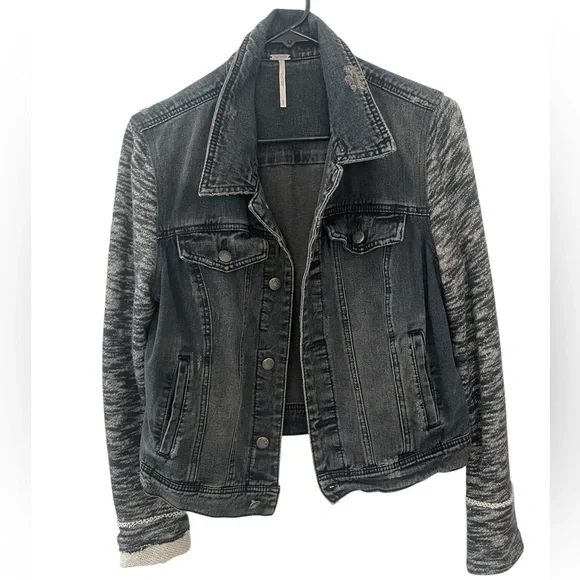 Free People Distressed Mixed Media Denim Jacket Black Sweater Sleeves – M - Picture 9 of 9